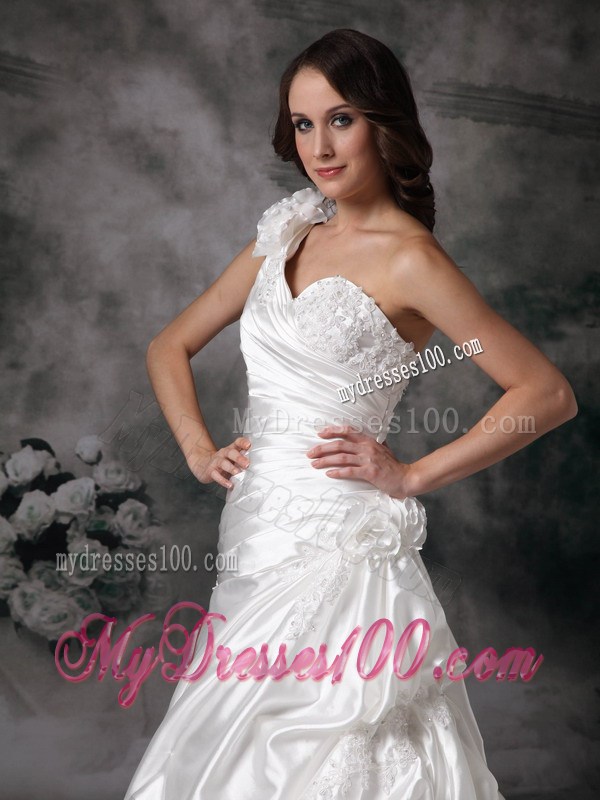 One Shoulder Pick-ups White Wedding Dress Hand Made Flowers