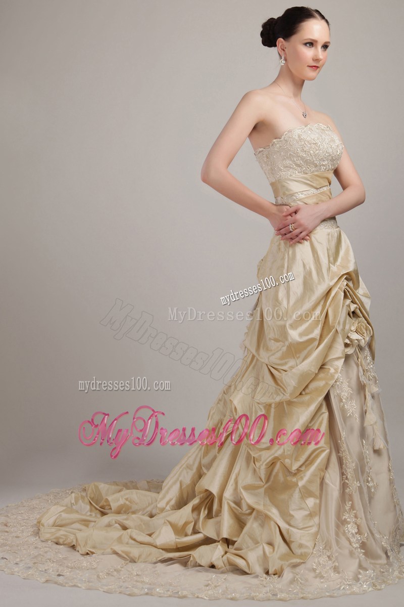 High-class Champagne Pick-ups Handmade Flowers Wedding Gown Lace Hem