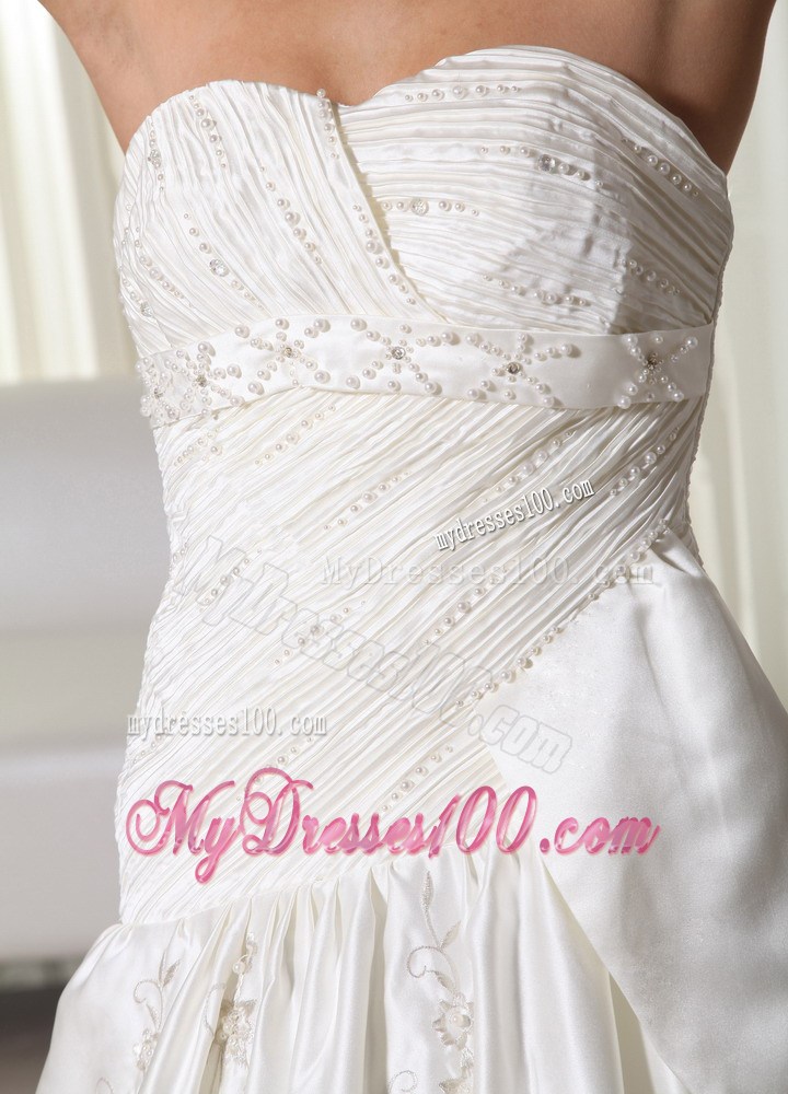 Jewelries Ruching and Appliques Decorated Bridal Dress with Court Train
