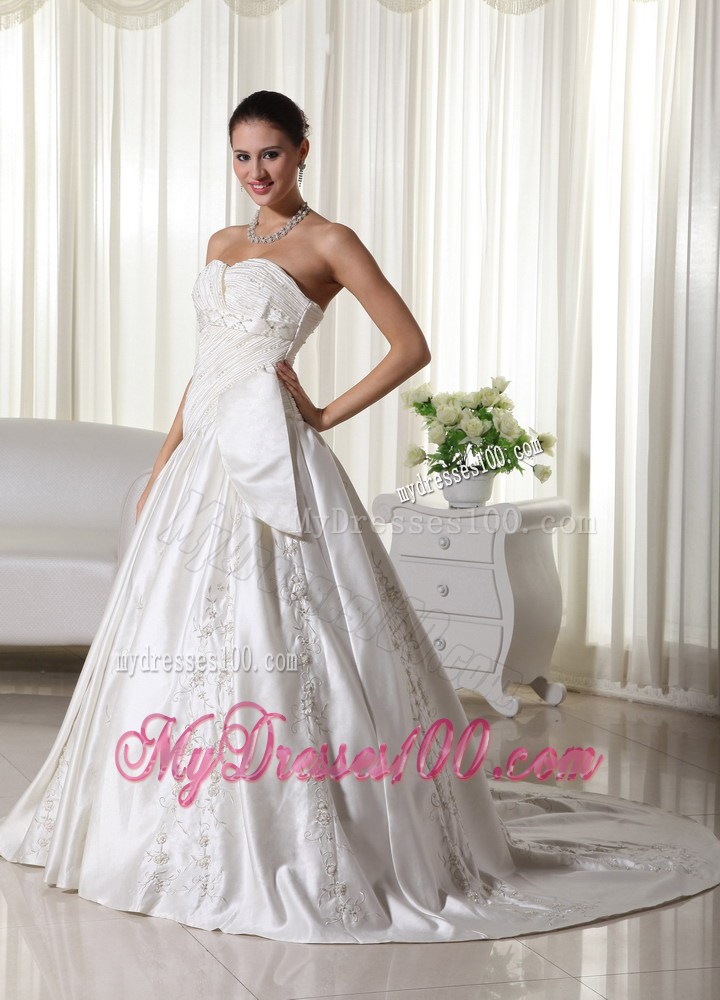 Jewelries Ruching and Appliques Decorated Bridal Dress with Court Train