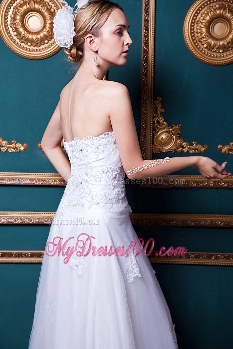 Beading Strapless Wedding Dresses Decorated by Floral Appliques