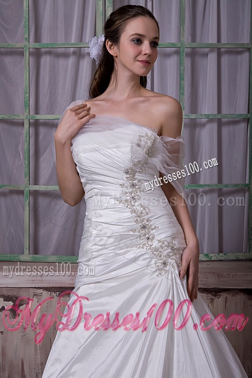 Strapless Appliques Ruches Brush Train Lace-up Wedding Dresses