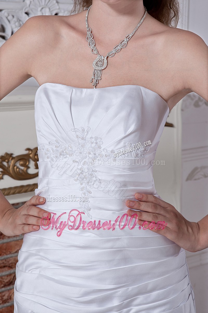 Inexpensive Strapless Appliques and Ruching Wedding Dress