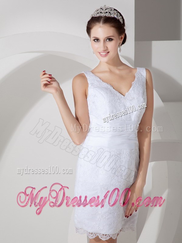Sexy Clasp Handle Short V-neck Ruching Bridal Gowns with Lace Hemline