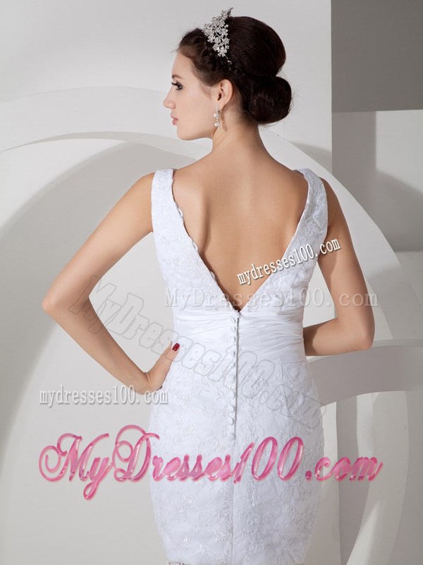 Sexy Clasp Handle Short V-neck Ruching Bridal Gowns with Lace Hemline