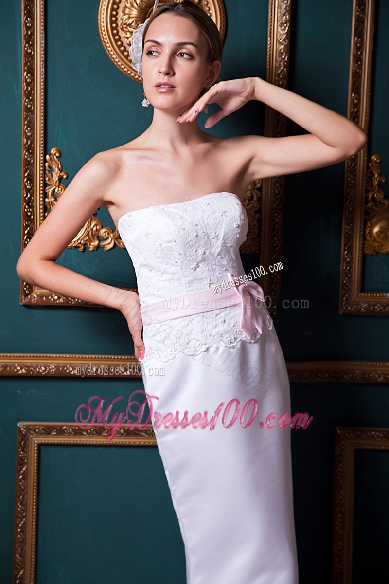 Button Down Back Appliqued White Bridal Gowns with Pink Bowknot