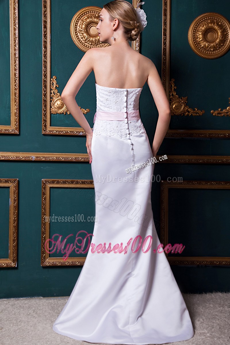 Button Down Back Appliqued White Bridal Gowns with Pink Bowknot