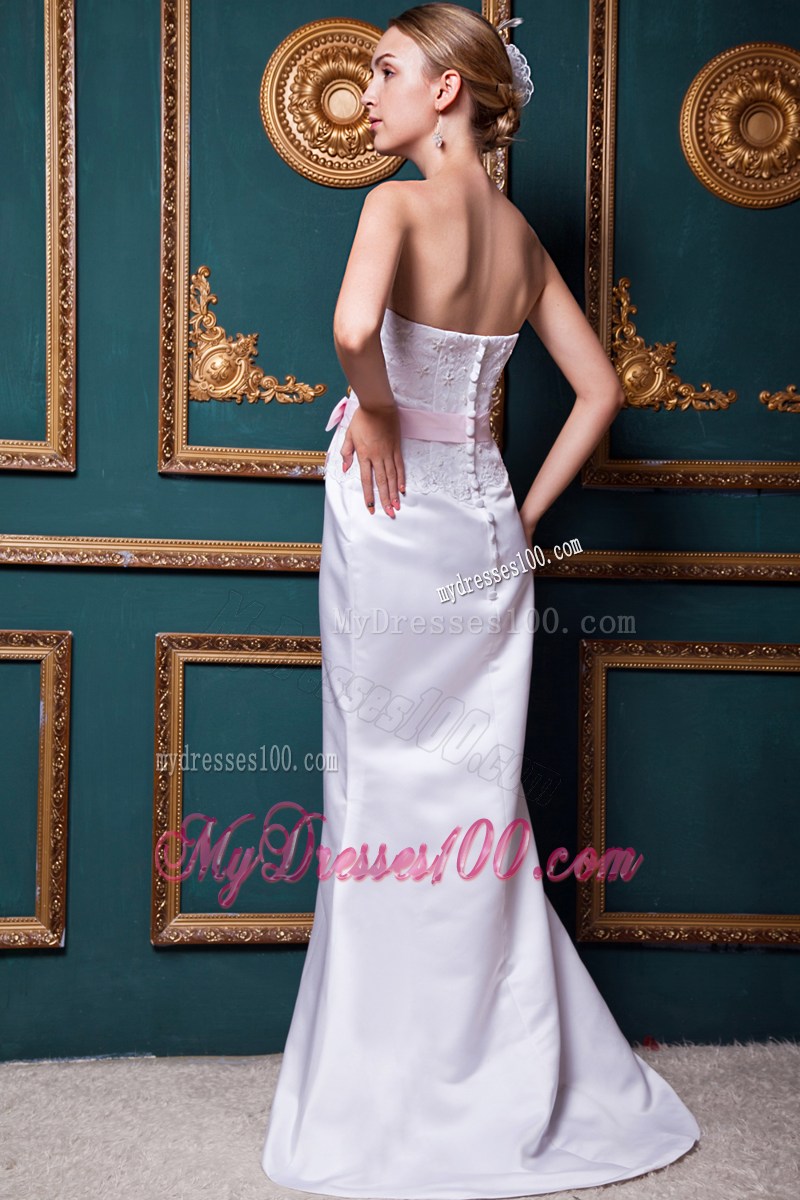 Button Down Back Appliqued White Bridal Gowns with Pink Bowknot