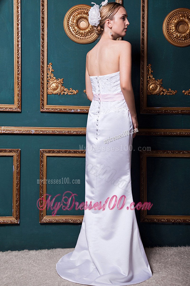Button Down Back Appliqued White Bridal Gowns with Pink Bowknot