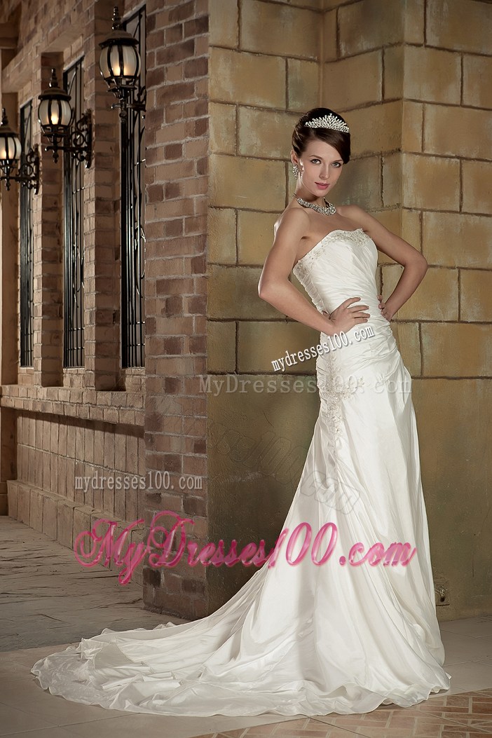 Ruches and Appliques Accent on Court Train Organza Wedding Gown