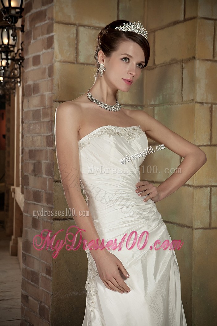 Ruches and Appliques Accent on Court Train Organza Wedding Gown
