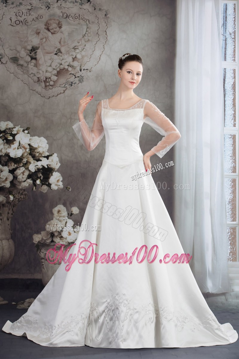 Long Sleeve Scoop Neckline White Wedding Dress with Appliques