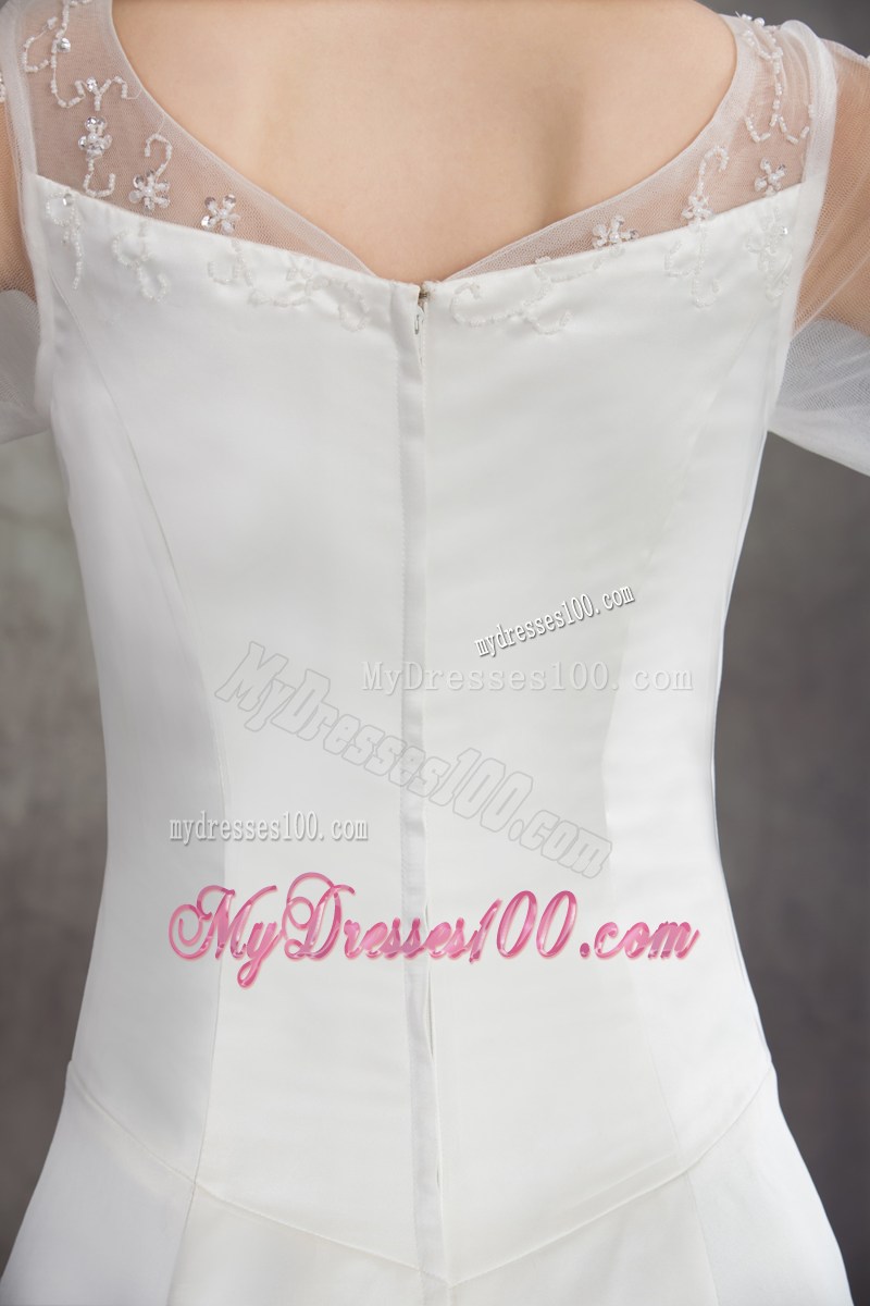 Long Sleeve Scoop Neckline White Wedding Dress with Appliques