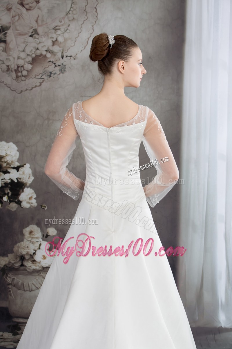 Long Sleeve Scoop Neckline White Wedding Dress with Appliques