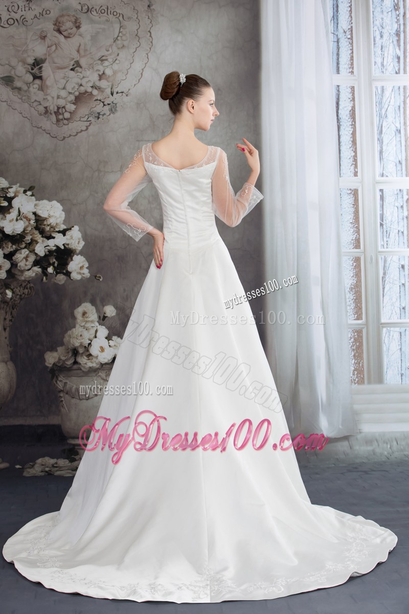 Long Sleeve Scoop Neckline White Wedding Dress with Appliques