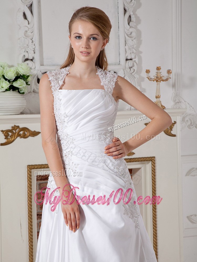 Back Out Court Train Ruched Bridal Dress Decorate with Beaded Appliques