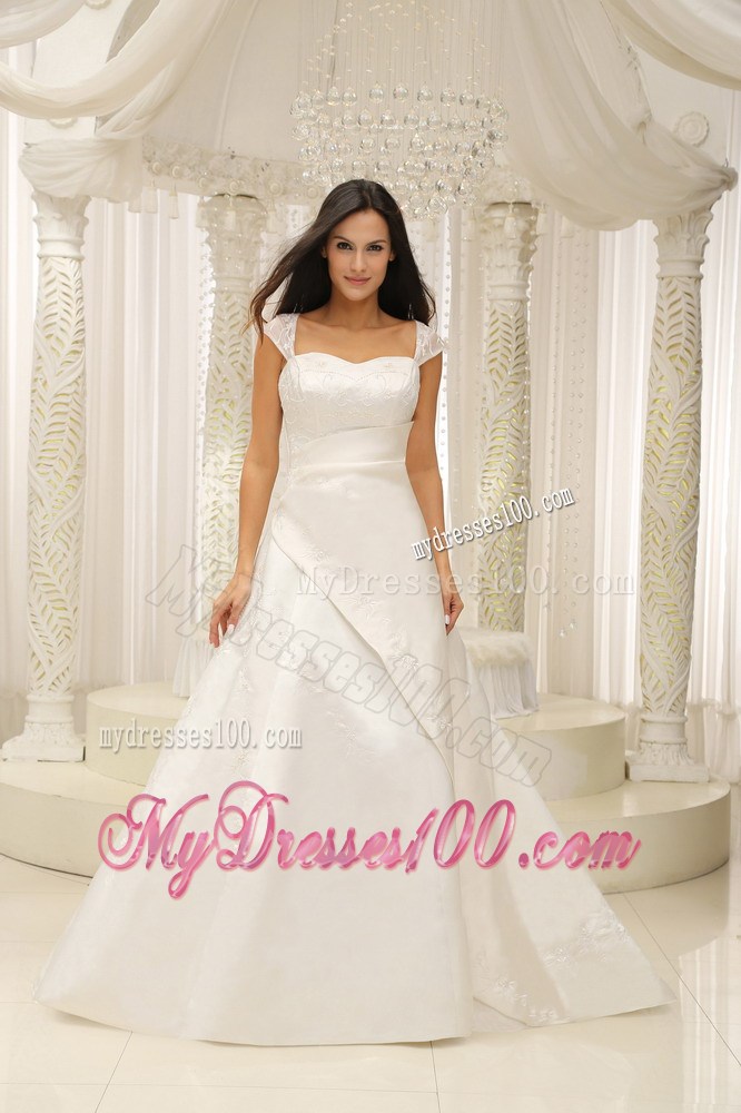 Square Court Train Sleeveless Wedding Dresses with Beaded Embroidery