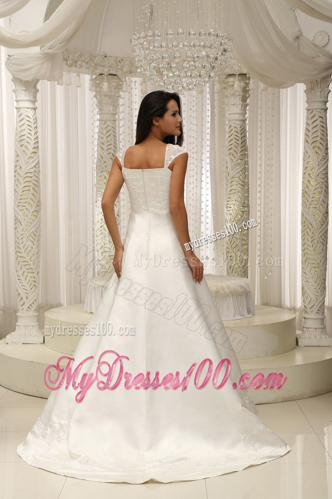 Square Court Train Sleeveless Wedding Dresses with Beaded Embroidery