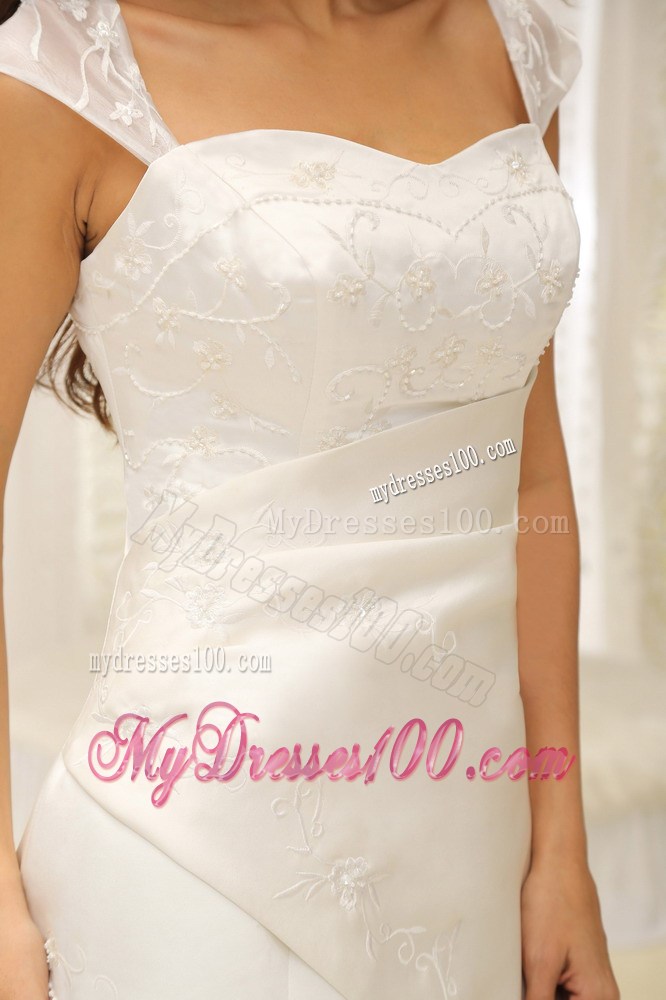 Square Court Train Sleeveless Wedding Dresses with Beaded Embroidery