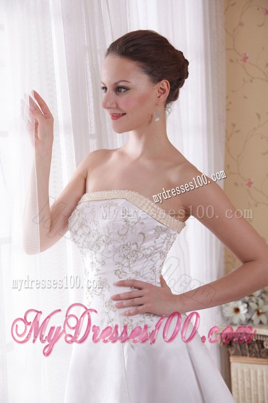 Pretty Embroidery Count Train White Wedding Dress with Ruffles