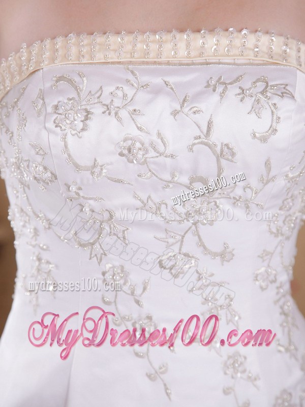 Pretty Embroidery Count Train White Wedding Dress with Ruffles