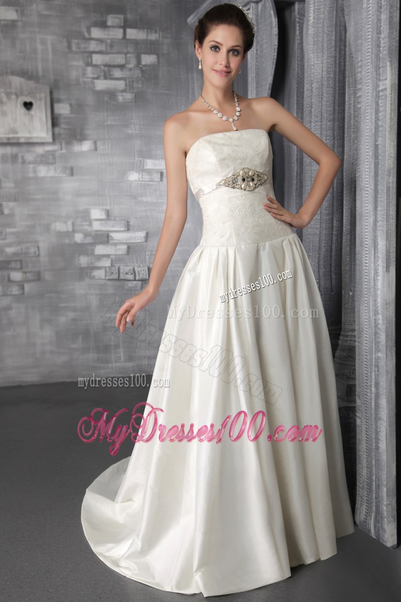 Ruffles Beaded White Wedding Gown Lace Decoration in the Mainstream
