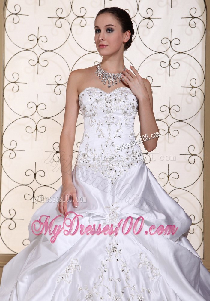Chapel Train Dresses for the Bride with Embroidery and Pick-ups