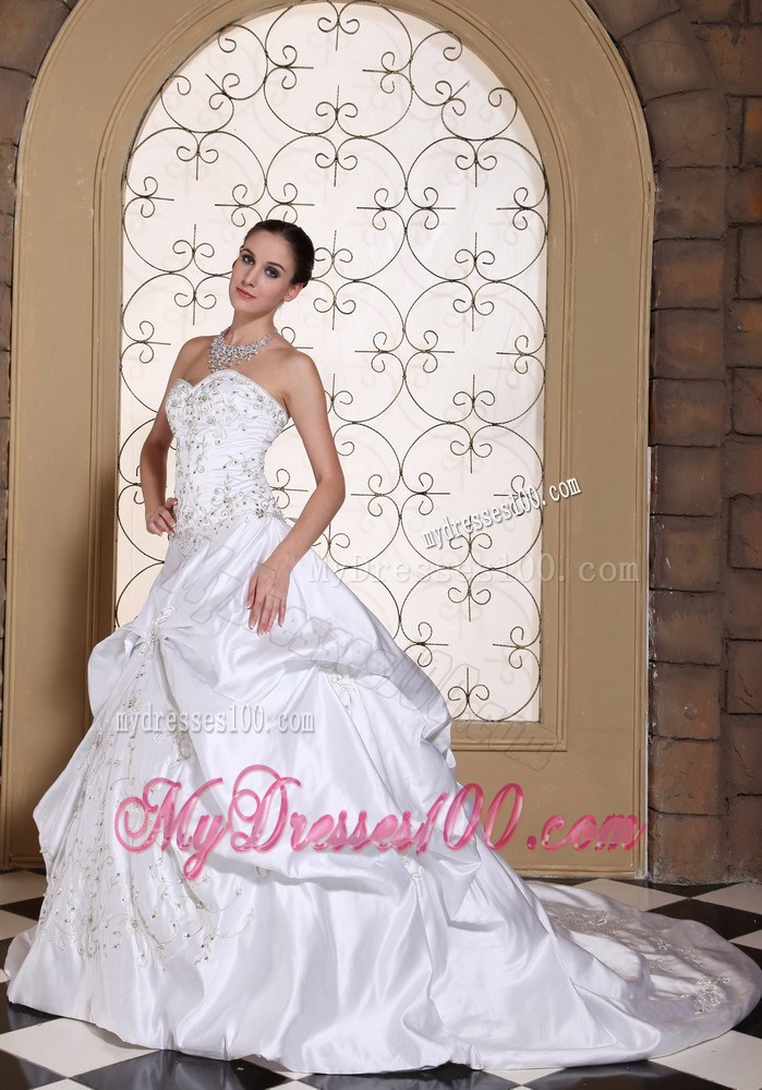 Chapel Train Dresses for the Bride with Embroidery and Pick-ups