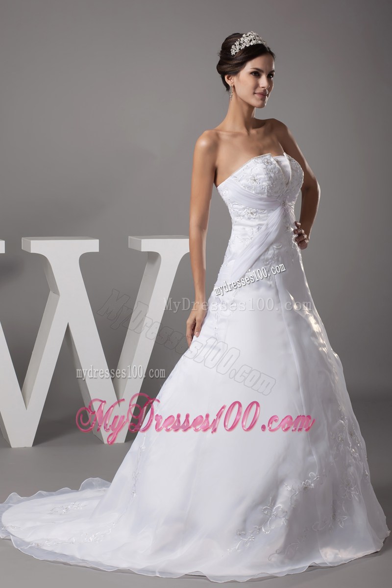 Floral Embroideries and Beadings Decorated Wedding Gowns with Brush Train