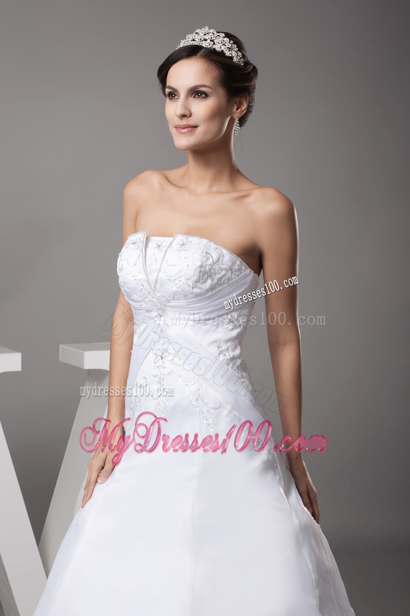 Floral Embroideries and Beadings Decorated Wedding Gowns with Brush Train
