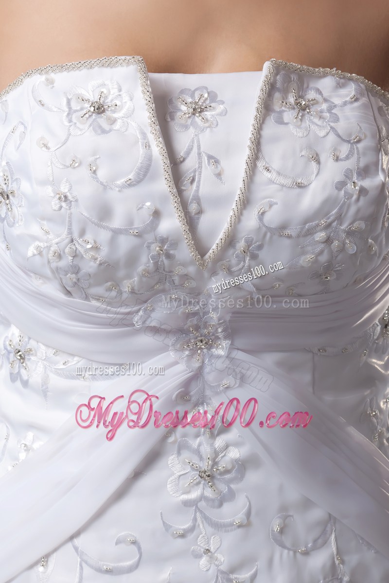 Floral Embroideries and Beadings Decorated Wedding Gowns with Brush Train