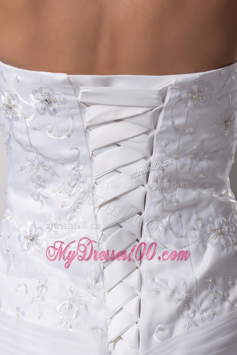 Floral Embroideries and Beadings Decorated Wedding Gowns with Brush Train