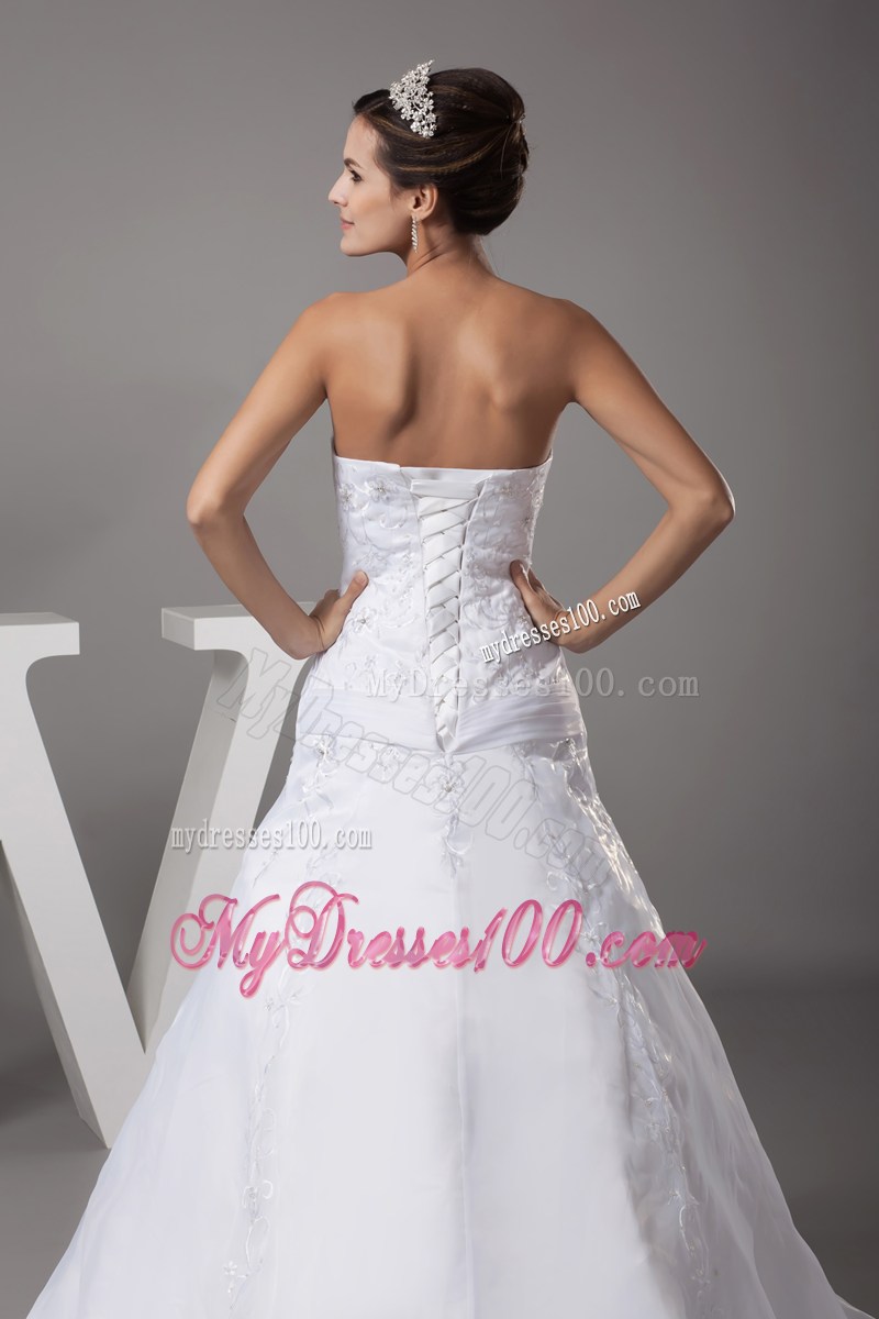 Floral Embroideries and Beadings Decorated Wedding Gowns with Brush Train