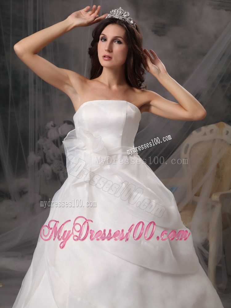 White Noble Multi-tier Handmade Flower Strapless Wedding Gown in Style