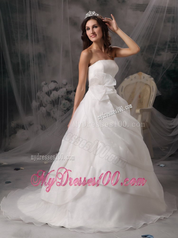 White Noble Multi-tier Handmade Flower Strapless Wedding Gown in Style