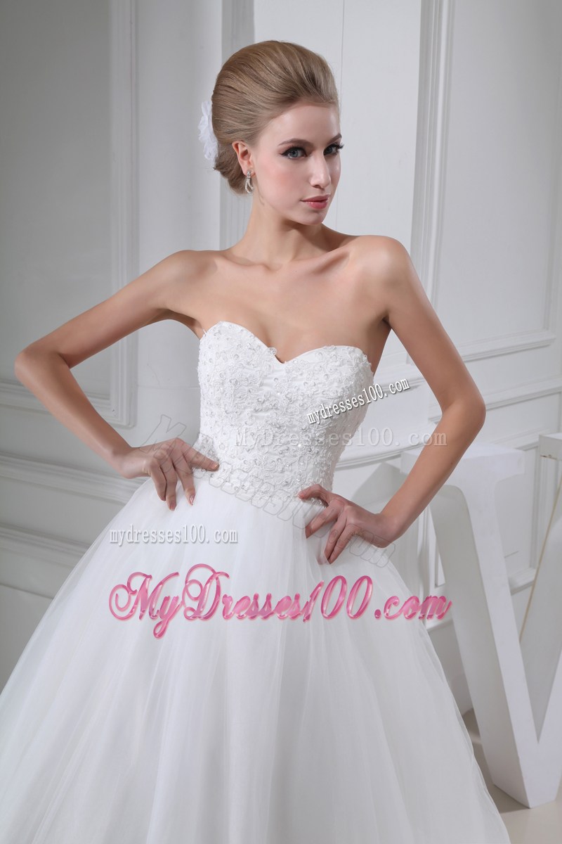 Beaded Appliques Sweetheart Tulle Bridal Gowns in White with Court Train