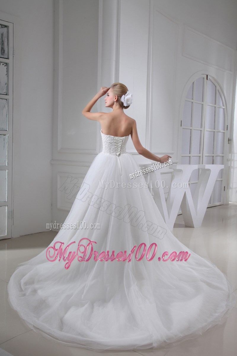 Beaded Appliques Sweetheart Tulle Bridal Gowns in White with Court Train