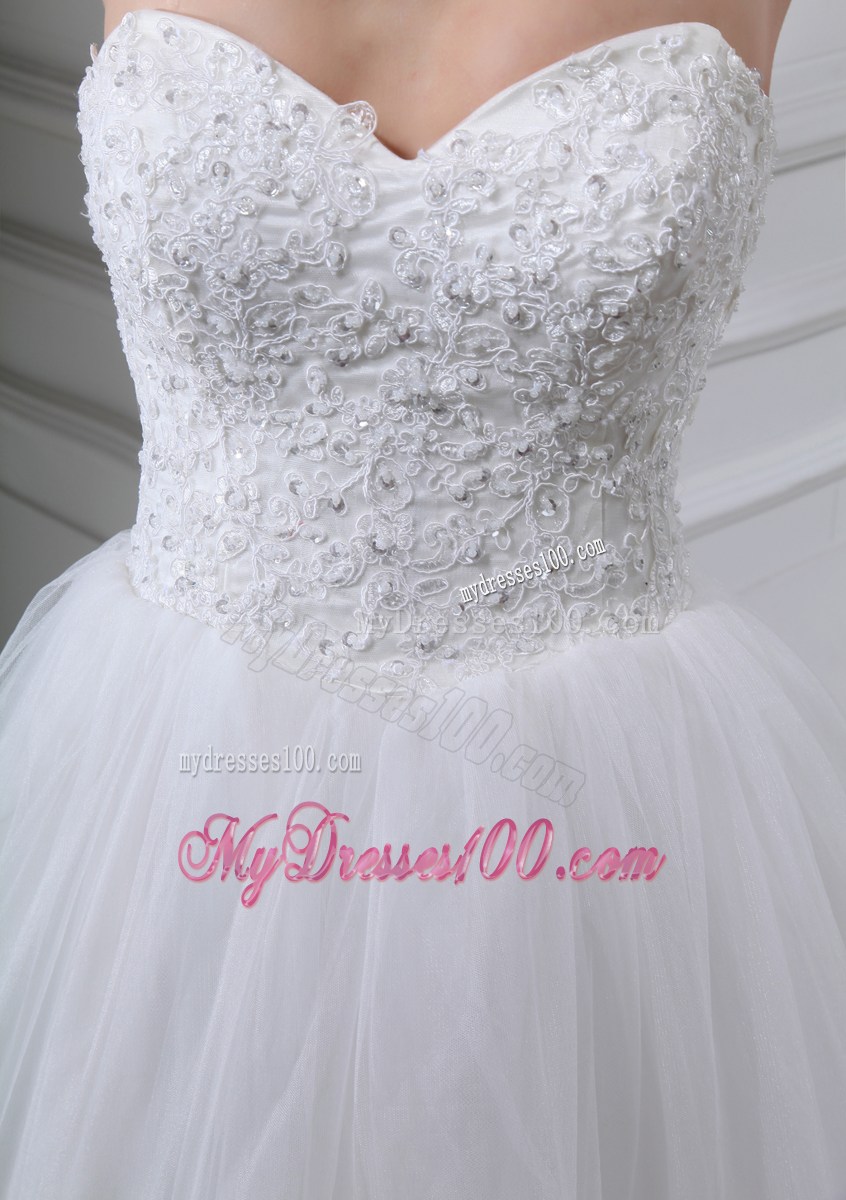 Beaded Appliques Sweetheart Tulle Bridal Gowns in White with Court Train