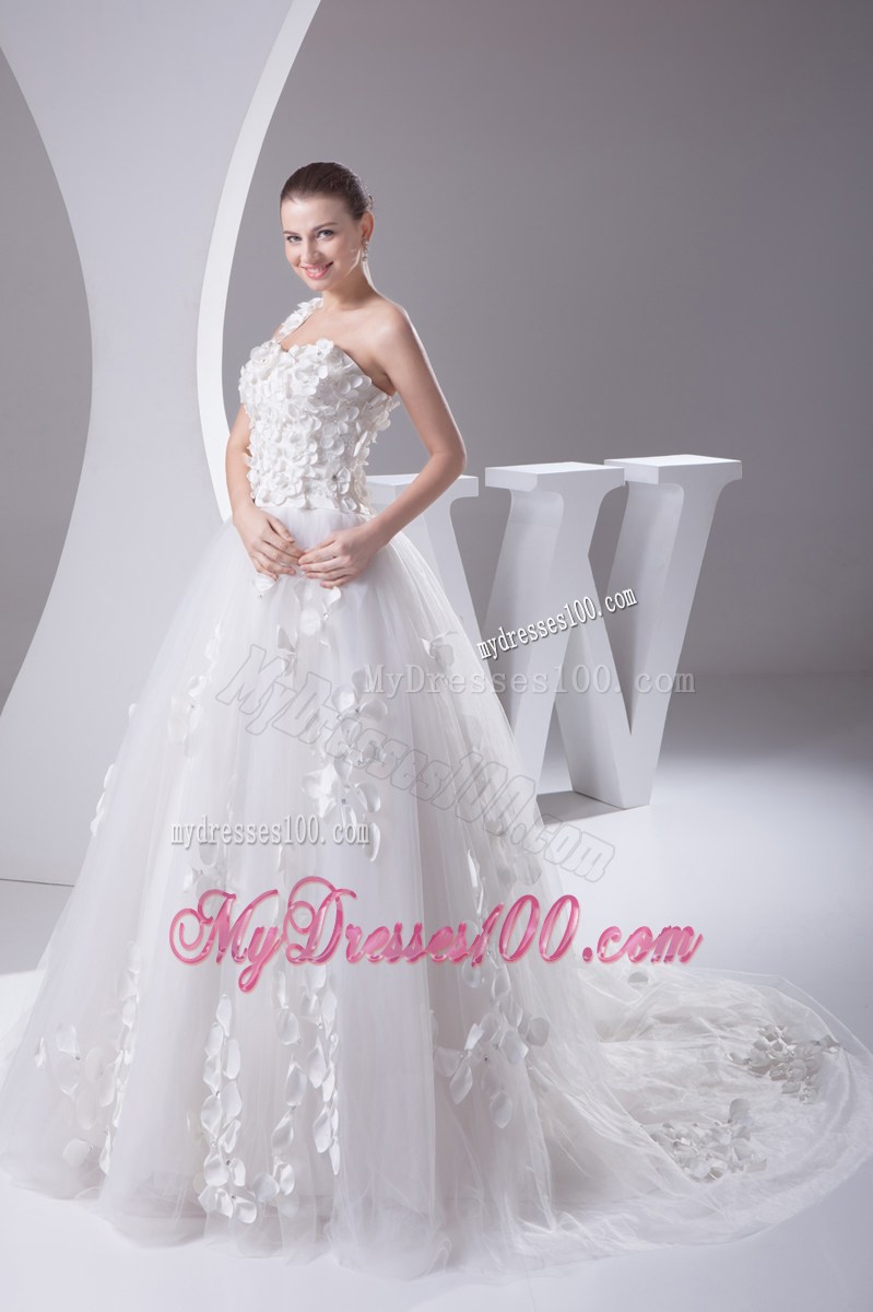 One Shoulder Small Hand Made Flowers Wedding Bridal Gowns with Court Train