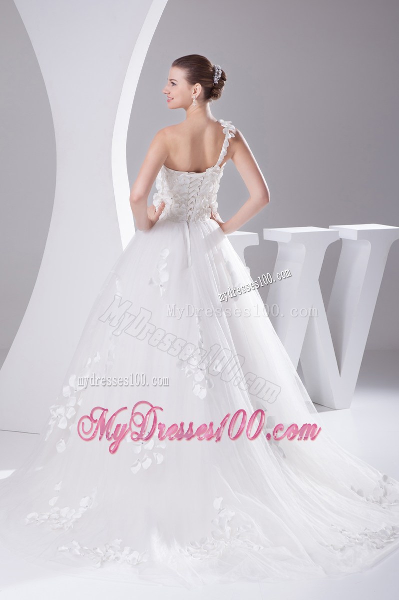 One Shoulder Small Hand Made Flowers Wedding Bridal Gowns with Court Train