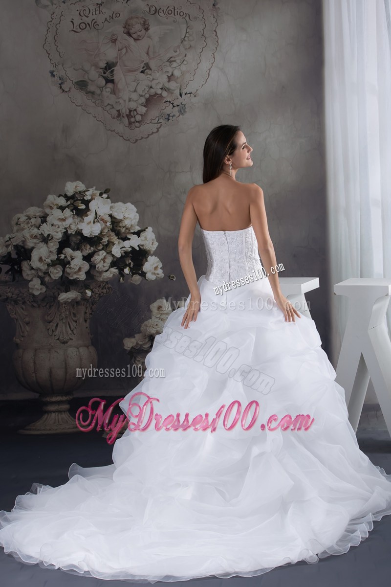 Beaded Bodice Puffy Pick-ups Court Train Zipper-up Back Wedding Gowns