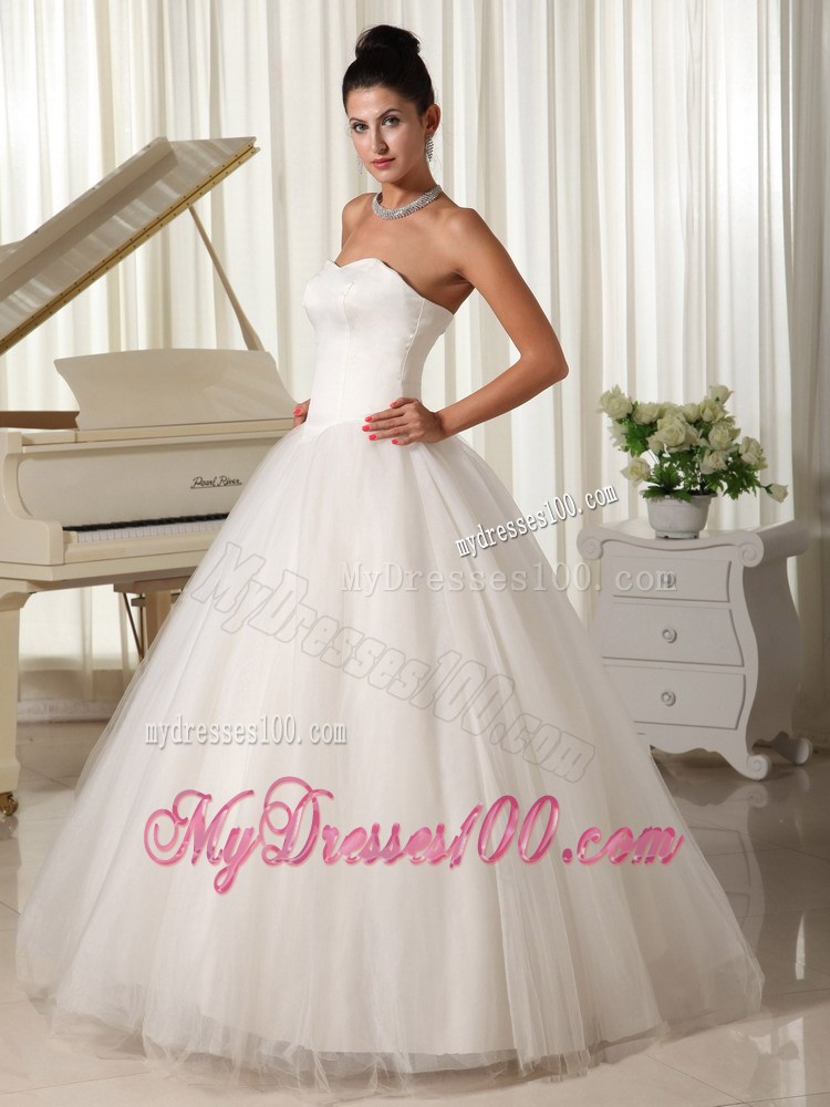 Simple Style Sweetheart Strapless White Wedding Gown Lace-up Back