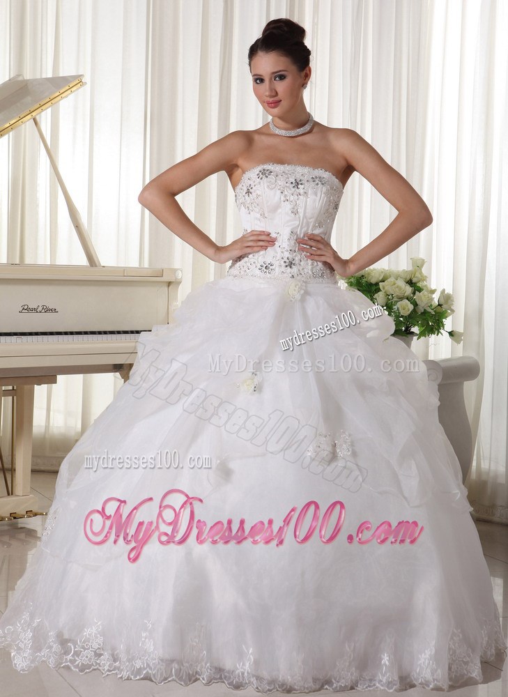 Beading and Pick-ups Decorate on Floor-length Organza Wedding Gown