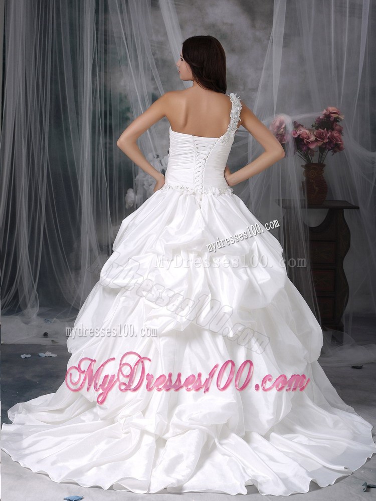 Appliques and Pick-ups Accent Wedding Dresses with one Shoulder