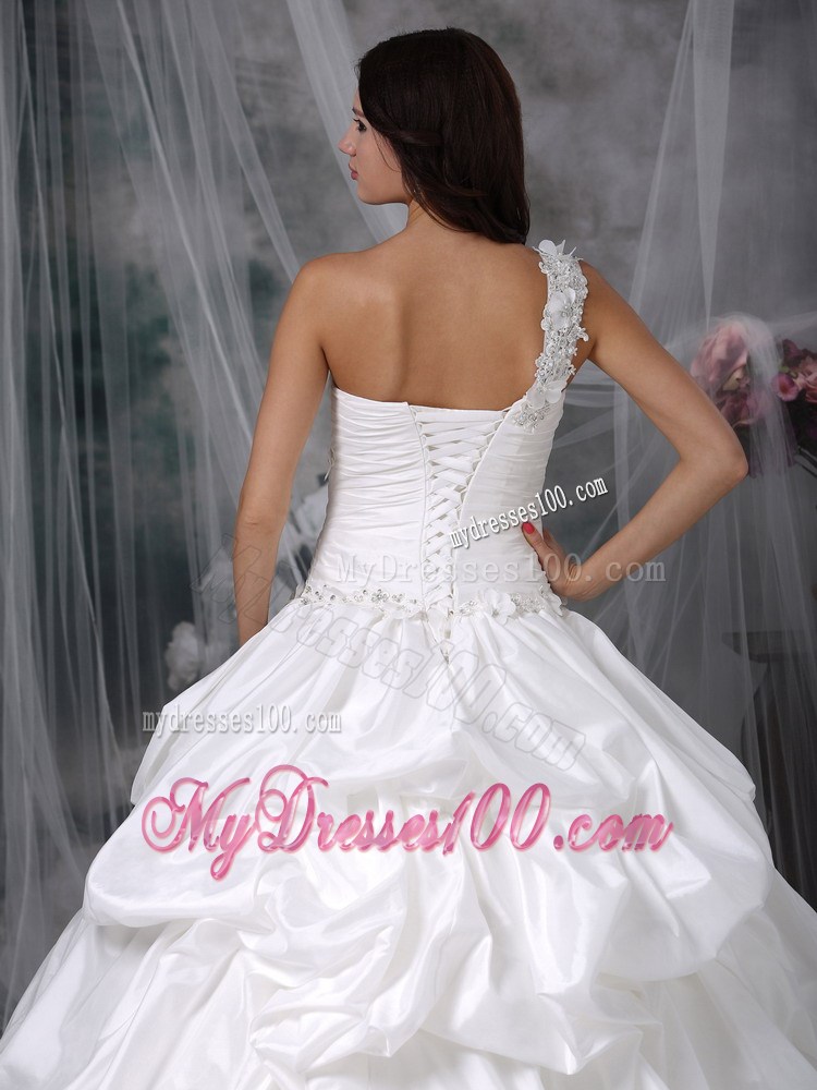 Appliques and Pick-ups Accent Wedding Dresses with one Shoulder
