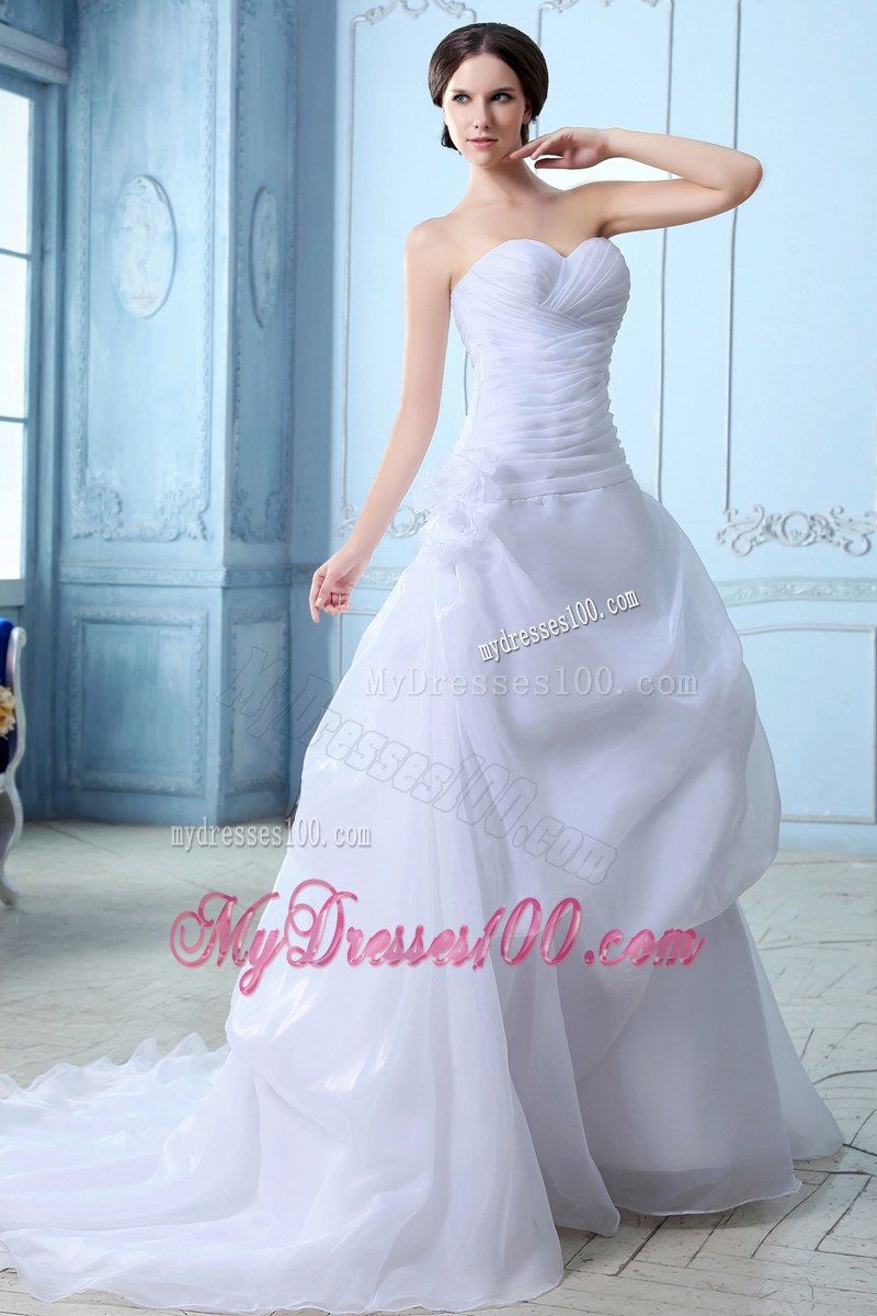 Pick-ups Ruching and Hand Made Flower Decorated Wedding Gowns with Brush Train