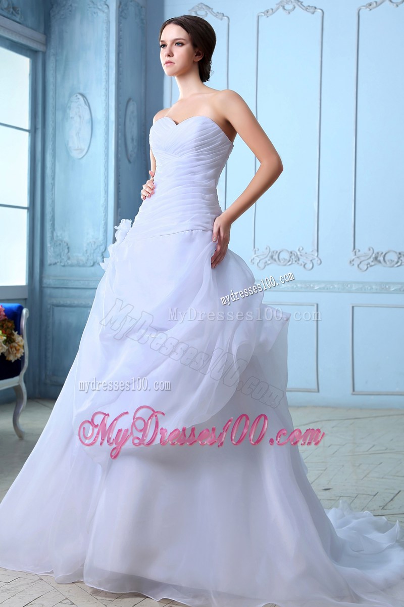 Pick-ups Ruching and Hand Made Flower Decorated Wedding Gowns with Brush Train