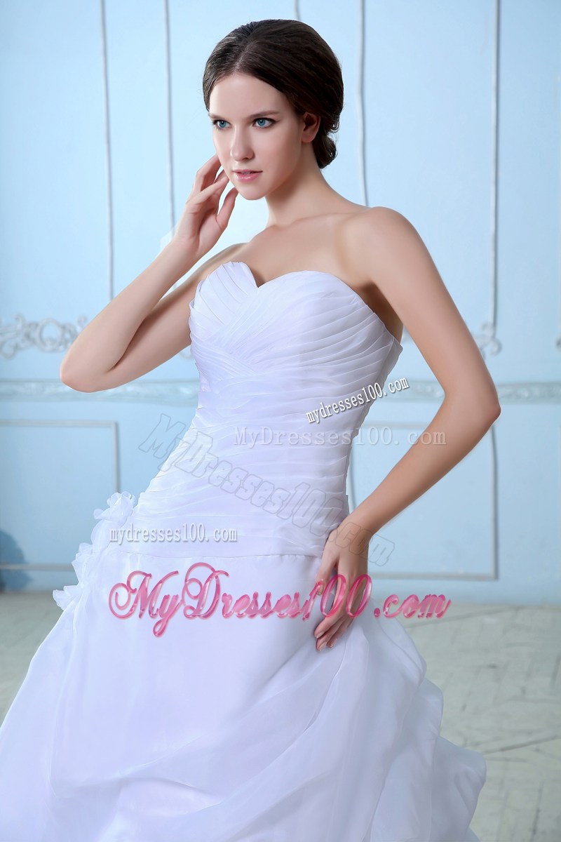 Pick-ups Ruching and Hand Made Flower Decorated Wedding Gowns with Brush Train