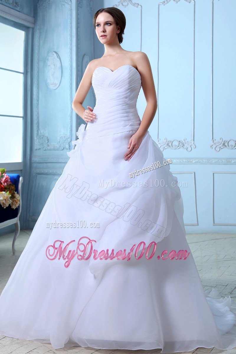 Pick-ups Ruching and Hand Made Flower Decorated Wedding Gowns with Brush Train