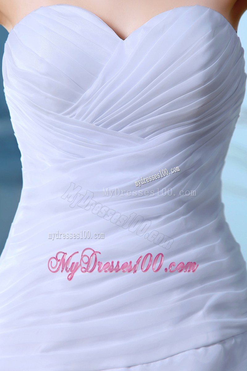 Pick-ups Ruching and Hand Made Flower Decorated Wedding Gowns with Brush Train